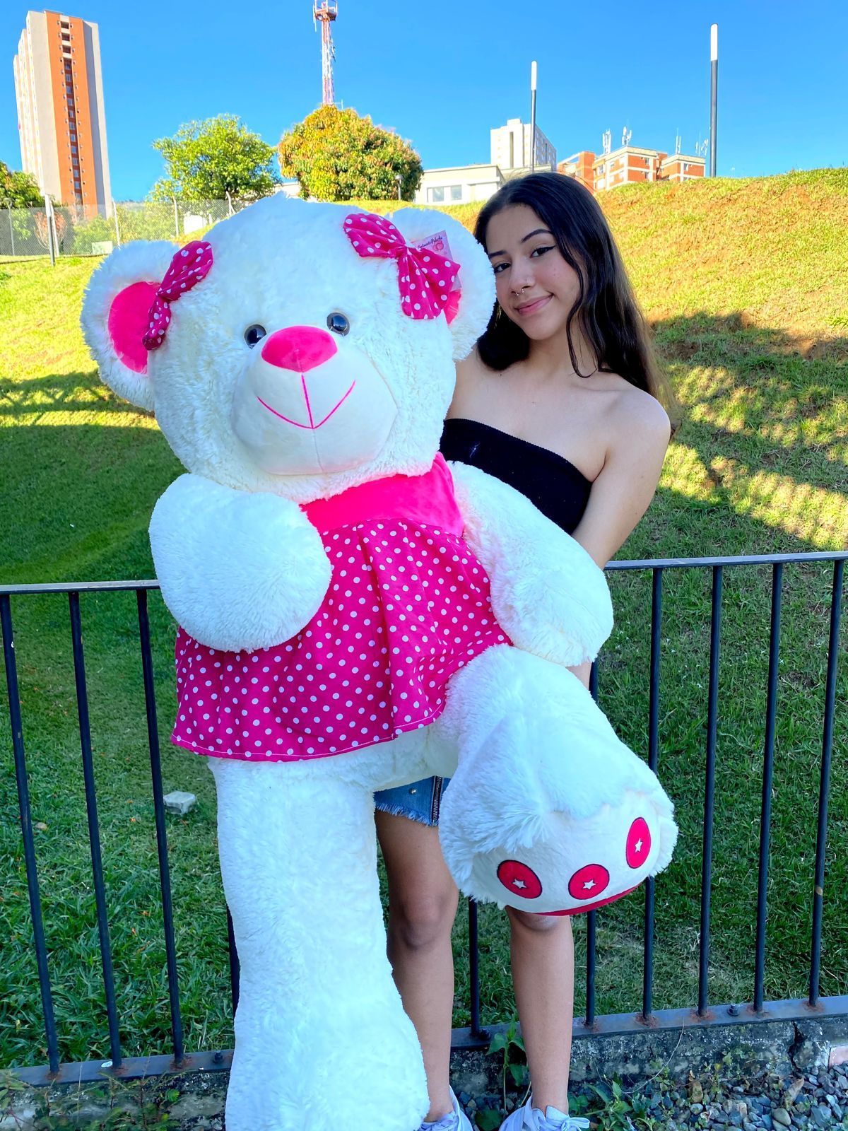 Peluche Osa con Vestido 1.40m - Tierna y Elegante | DigitalStyle HUB